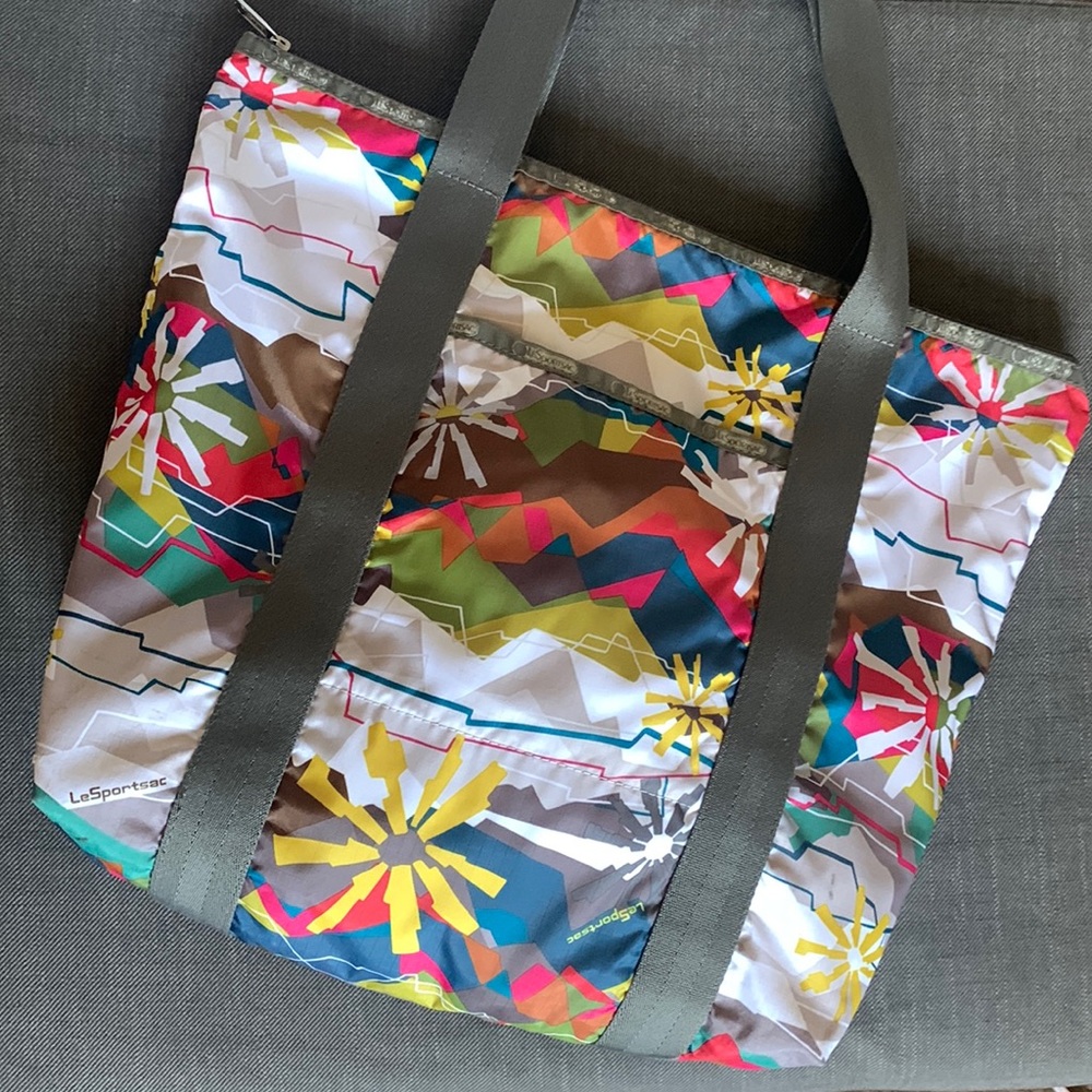 Lesportsac Tote Sports bag Colorful Geometric Design Mountains Sun Motif EUC